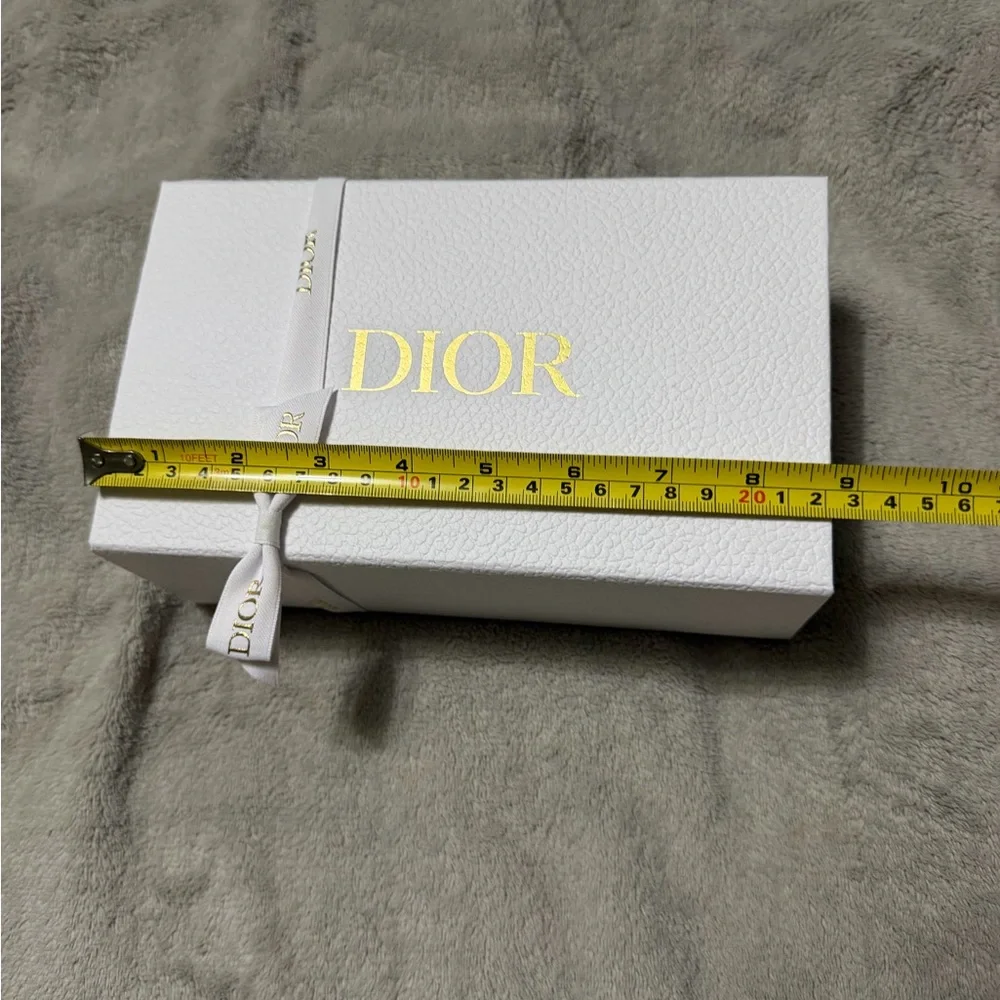 Dior white presentation
